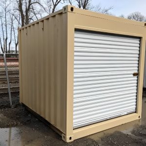 Contenedor con puerta enrollable de 10 pies — resistente a la intemperie almacén compacto, vista exterior