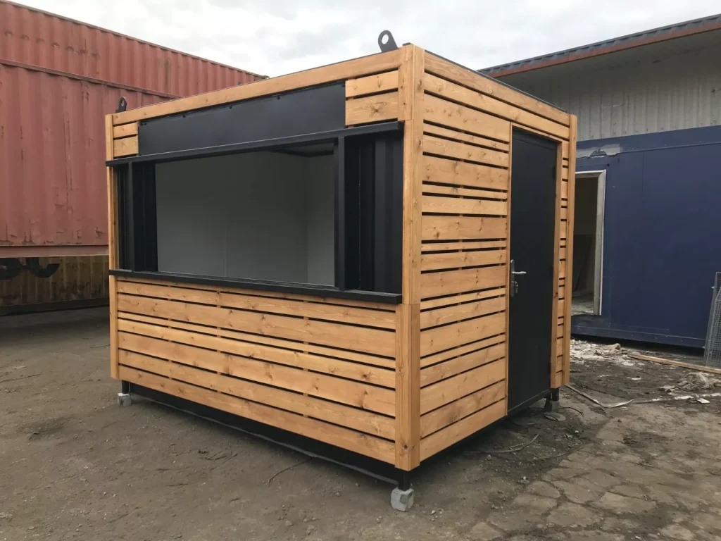 Forrado en madera contenedor para local de comida y bebida de 10 × 8 pies — cortina enrollable Serving módulo, vista exterior