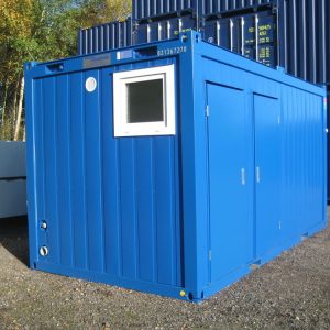 Caseta de baños de 16 pies — de acero módulo sanitario (3 WC + urinales) aislado, vista exterior