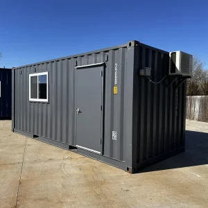 Gris Pizarra tipo shiplap oficina en contenedor con 120V mini split de 20 pies — conversión llave en mano, vista exterior