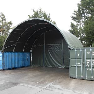 Cubierta para contenedores (6 x 6m) con con fondo cerrado de 20 × 20 pies — cubierta galvanizada, vista exterior