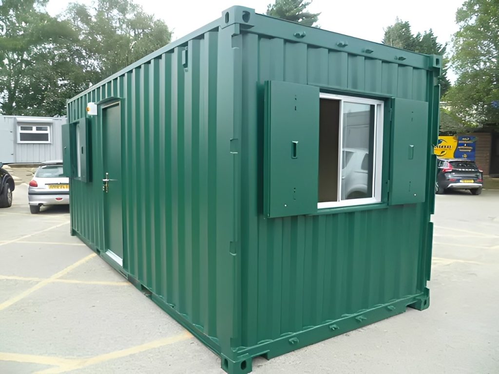 Caseta de obra antivandálica de 20 × 8 pies — con eléctrica instalada de acero oficina, pintado a pedido, vista exterior