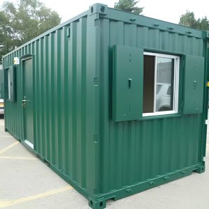 Caseta de obra antivandálica de 20 × 8 pies — con eléctrica instalada de acero oficina, pintado a pedido, vista exterior