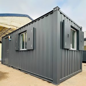 Oficina y caseta comedor de 21 × 8 pies — cocineta módulo reacondicionada antivandálica, vista exterior