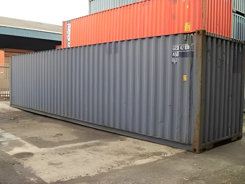 ISO High Cube contenedor de 40 × 8 pies — con calefacción e iluminación apto para carga, vista exterior