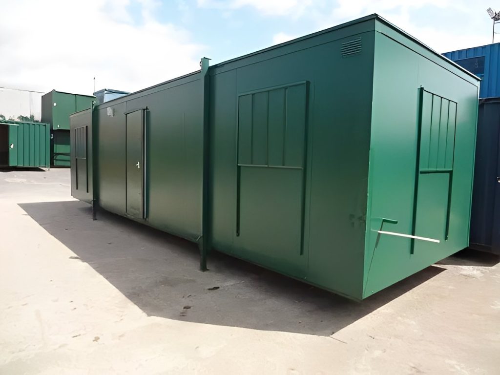 Oficina con comedor antivandálica de 32 × 10 pies — de acero caseta con fregadero y agua caliente, vista exterior