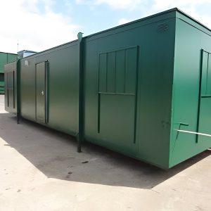 Oficina con comedor antivandálica de 32 × 10 pies — de acero caseta con fregadero y agua caliente, vista exterior