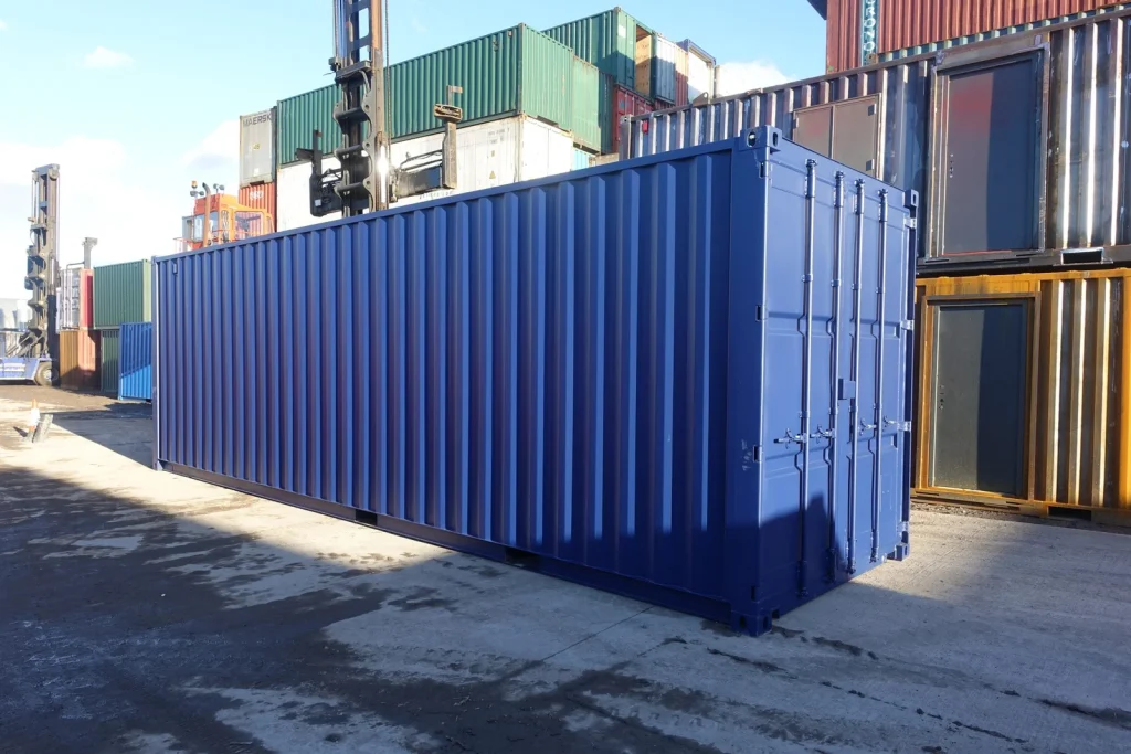 Contenedor de 30 × 8 pies — (recortado) un viaje — sellado contra viento y agua tipo Conex, vista exterior