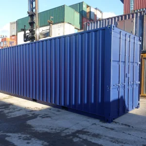Contenedor de 30 × 8 pies — (recortado) un viaje — sellado contra viento y agua tipo Conex, vista exterior