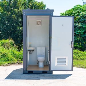 Single módulo de baños portátil — construcción en contenedor de acero con plomería, vista exterior